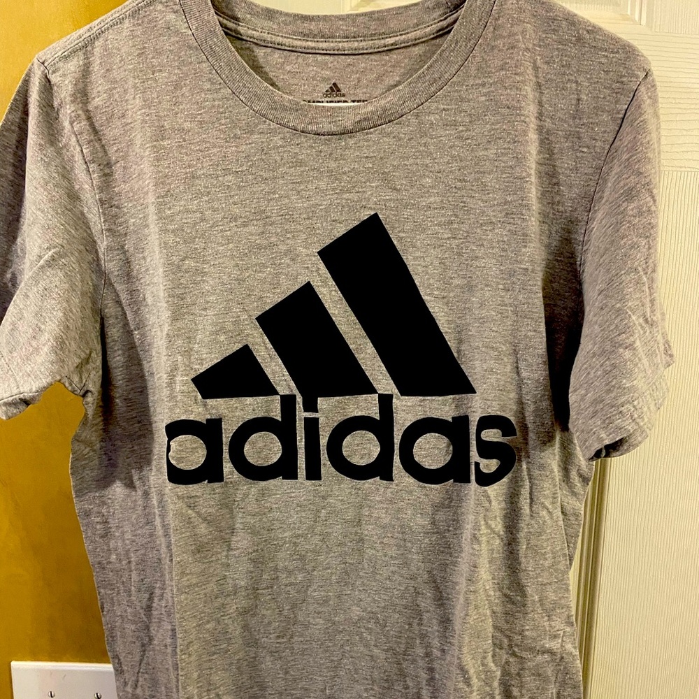 Adidas Tshirt men’s medium